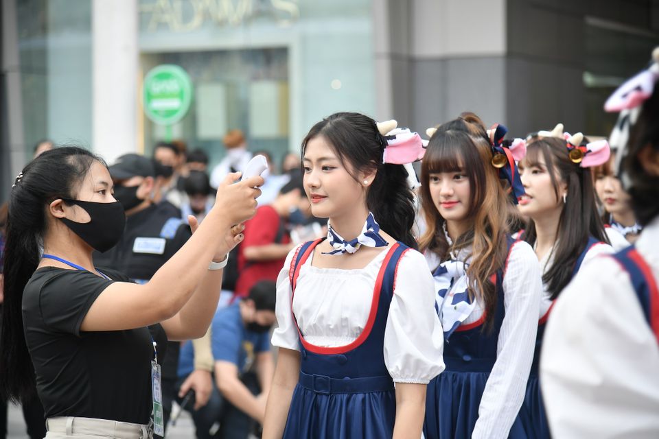BNK48 เสิร์ฟแลนด์มาร์กความสุขแห่งใหม่ Milk Land COW PARATE อลังการพาเหรดวัวแดงกว่า 64ตัว!