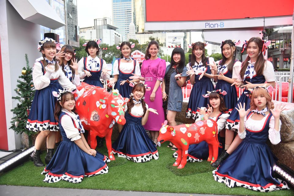 BNK48 เสิร์ฟแลนด์มาร์กความสุขแห่งใหม่ Milk Land COW PARATE อลังการพาเหรดวัวแดงกว่า 64ตัว!
