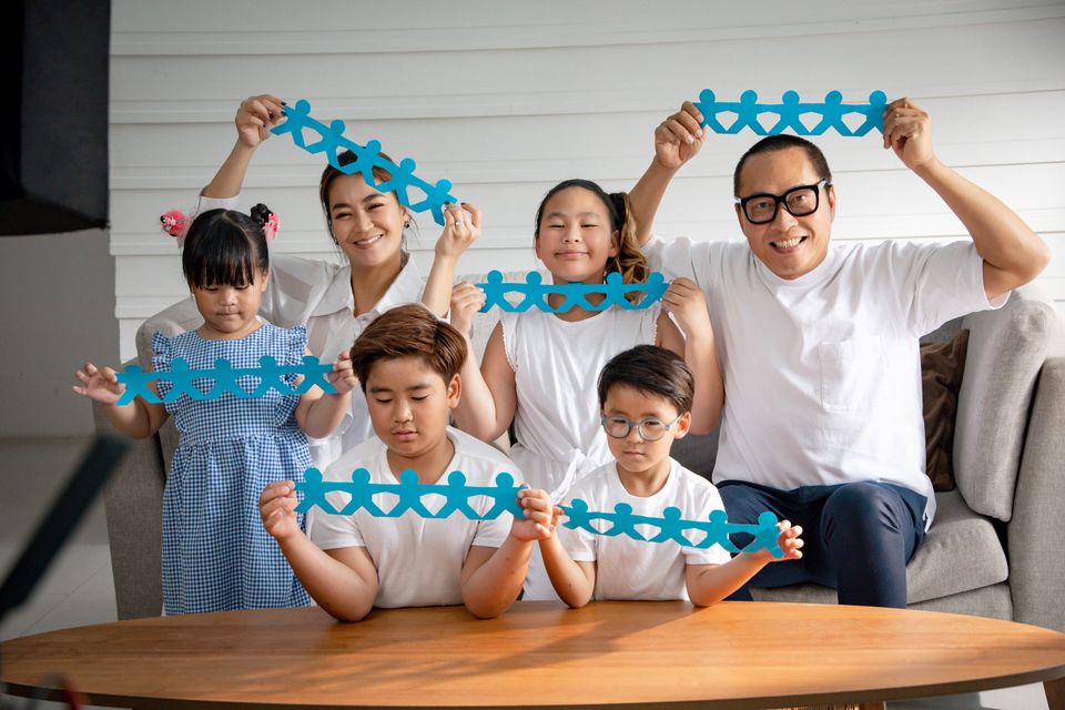 ออฟ-กัน ปลื้มใจ ถ่ายทอดเพลง ขอมือเธอหน่อย เวอร์ชั่นพิเศษแคมเปญ เดอะ บลู คาร์เพท โชว์ ฟอร์ ยูนิเซฟ