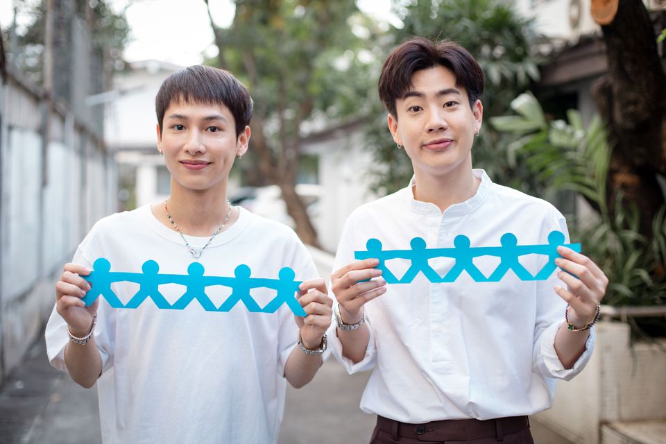 ออฟ-กัน ปลื้มใจ ถ่ายทอดเพลง ขอมือเธอหน่อย เวอร์ชั่นพิเศษแคมเปญ เดอะ บลู คาร์เพท โชว์ ฟอร์ ยูนิเซฟ
